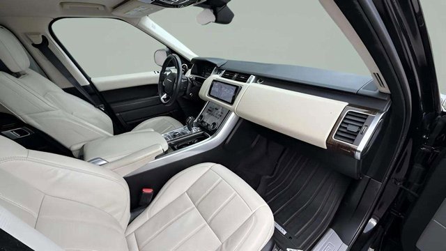 Used 2020 Land Rover Range Rover Sport HSE image 16