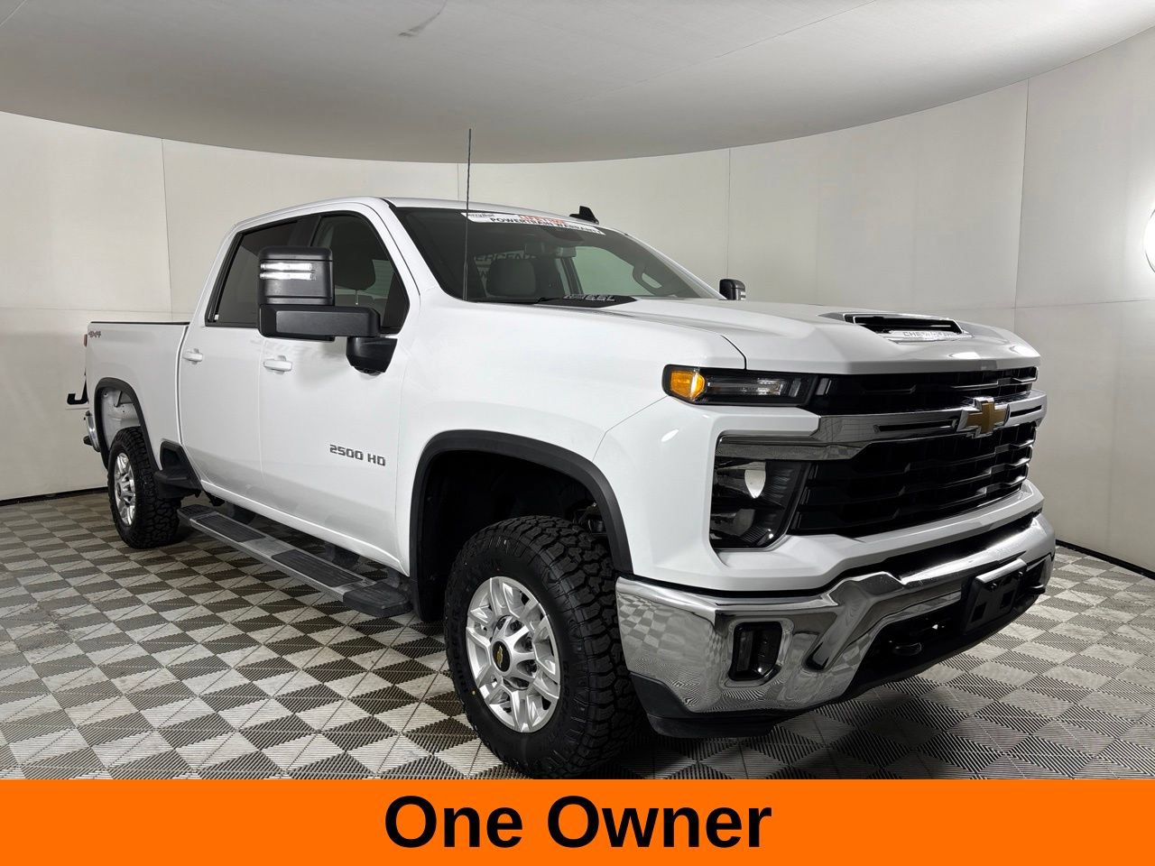 Used 2025 Chevrolet Silverado 2500 LT w/ Convenience Package AWD/4WD image 4