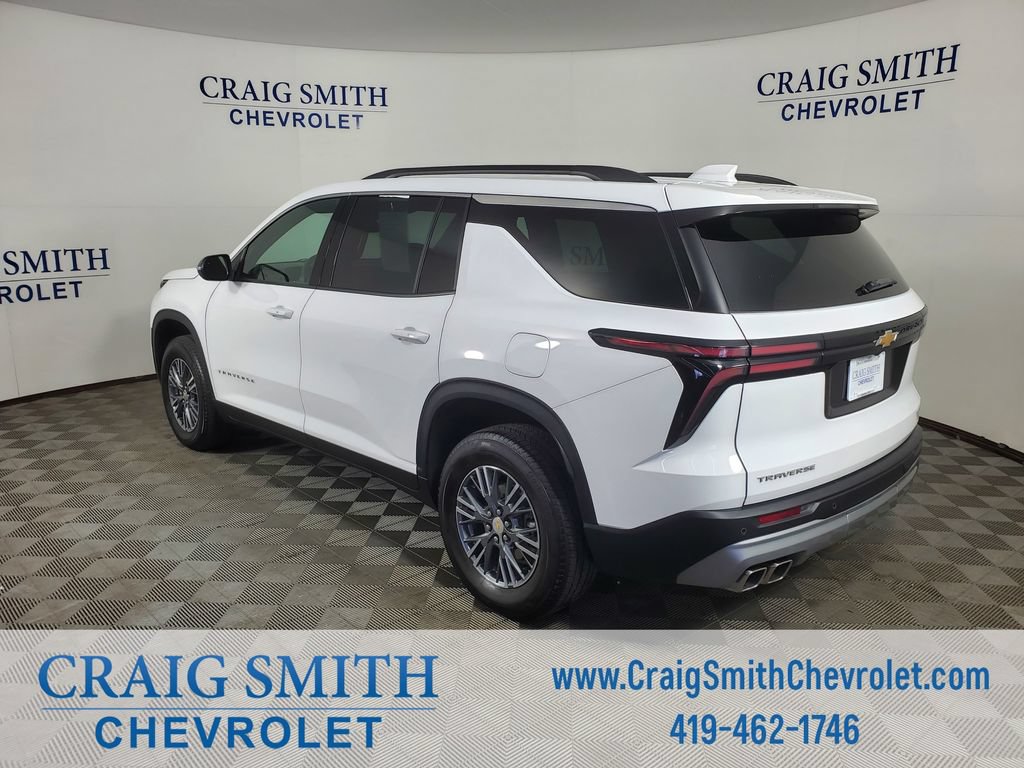 Used 2025 Chevrolet Traverse LT FWD image 3