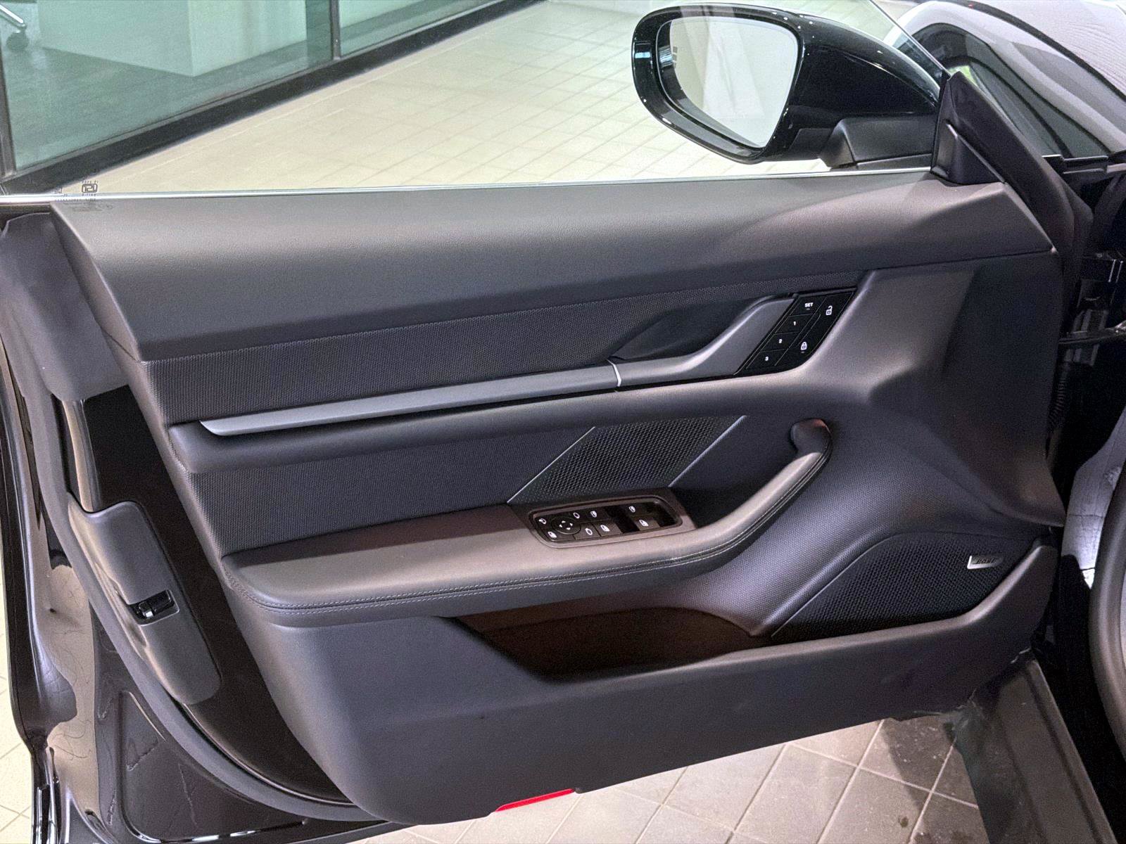 New 2026 Porsche Taycan 4S AWD/4WD image 18
