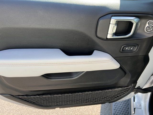 Used 2022 Jeep Wrangler Unlimited Sahara image 11