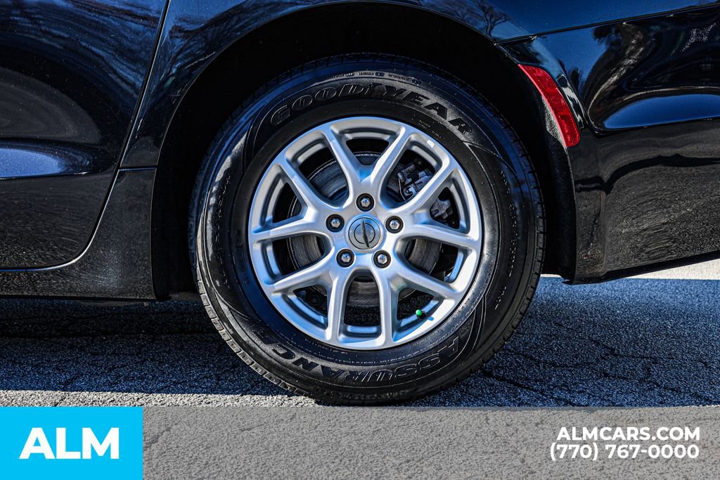 Used 2023 Chrysler Pacifica Touring-L image 18