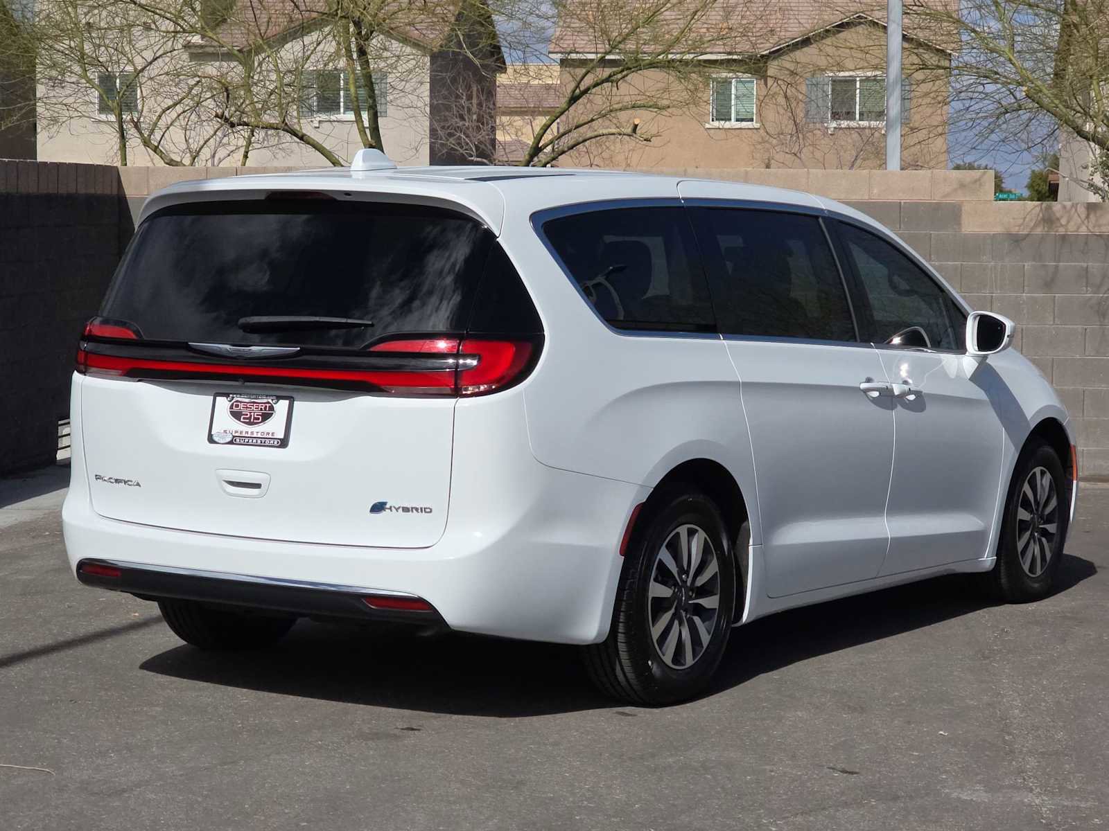Used 2022 Chrysler Pacifica Touring-L image 9