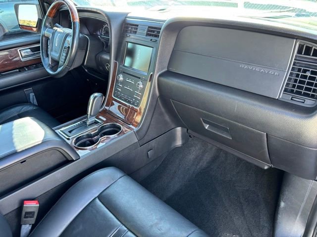 Used 2015 Lincoln Navigator 4WD image 25
