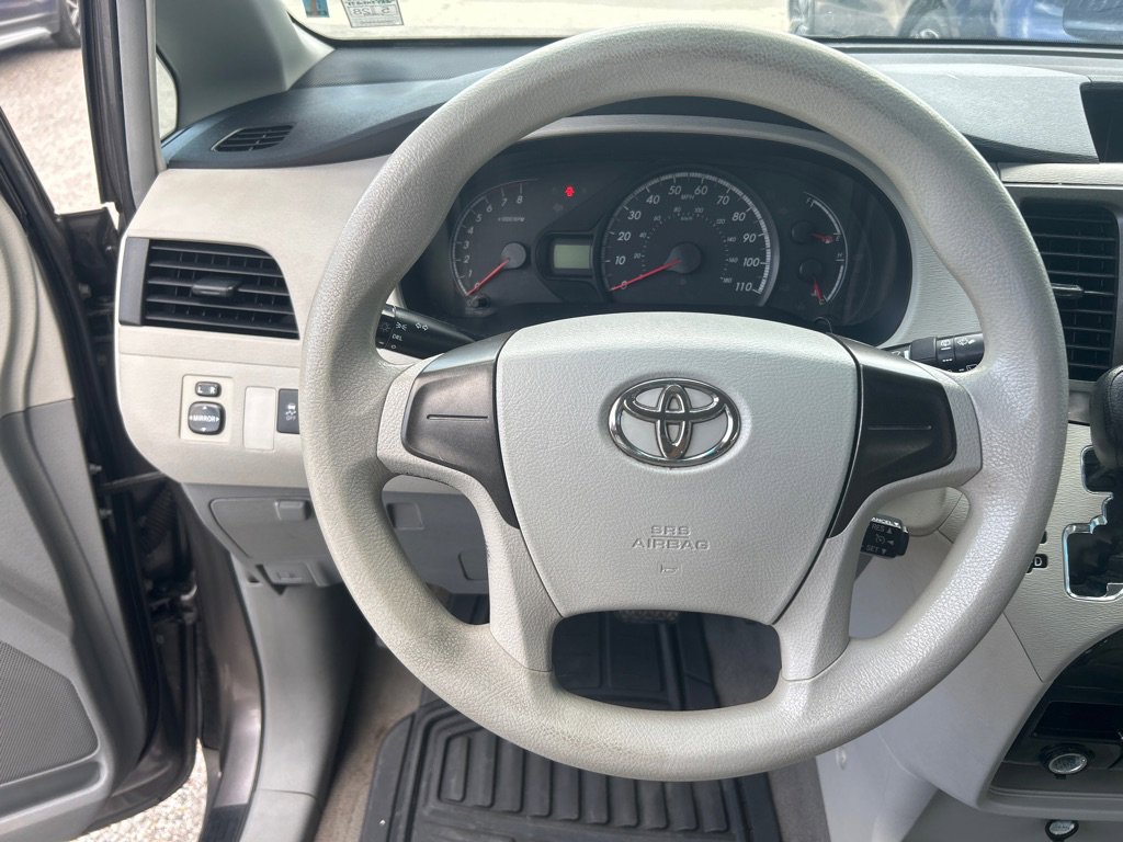 Used 2011 Toyota Sienna FWD image 8