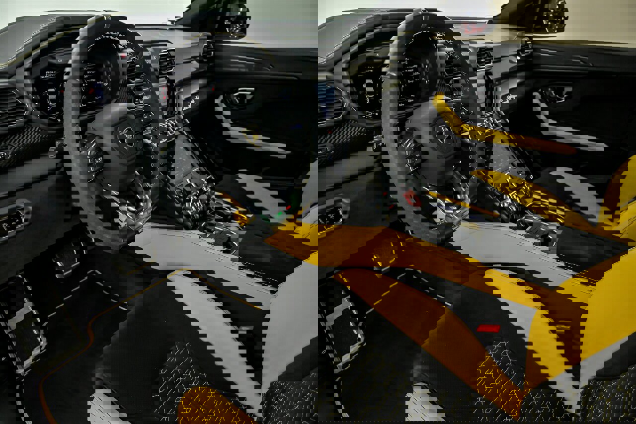 Used 2022 Lamborghini Urus image 22