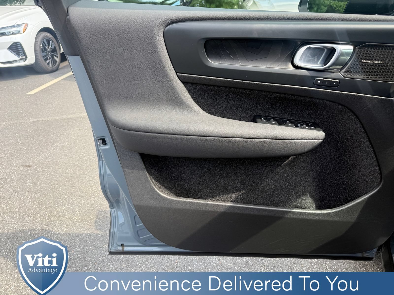 Used 2023 Volvo XC40 Recharge Ultimate w/ Protection Package Premier AWD/4WD image 15