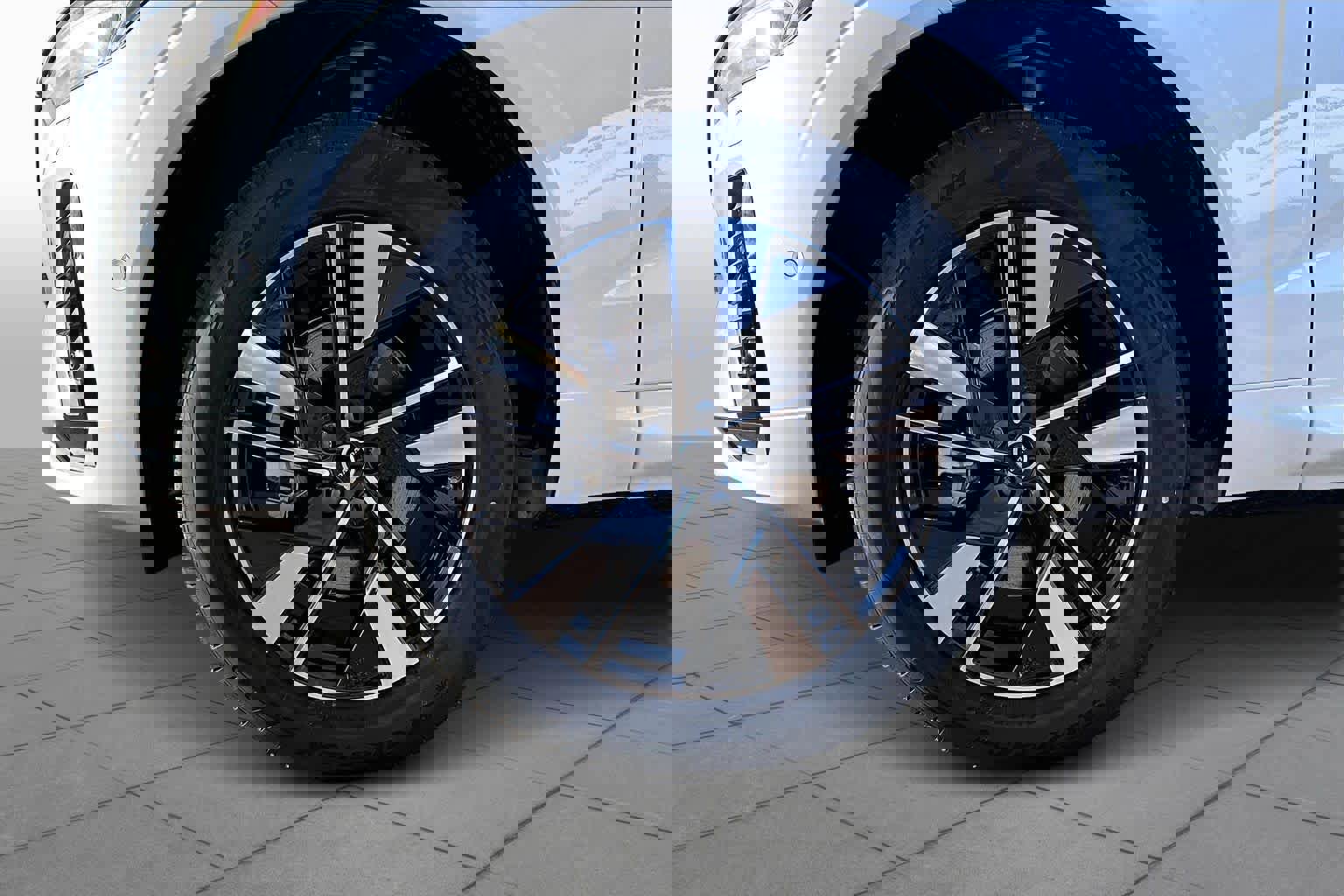 New 2026 Volvo XC60 B5 Plus w/ Protection Package Premier AWD/4WD image 16