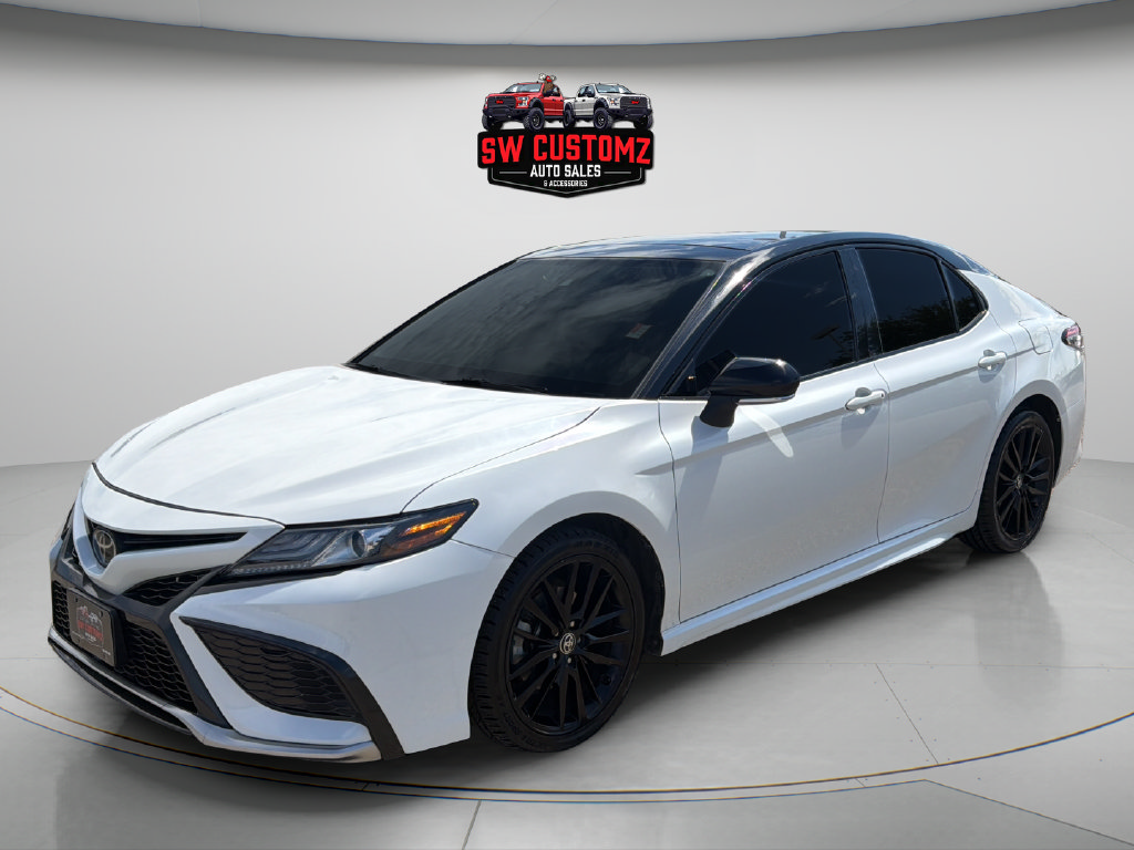 Used 2023 Toyota Camry XSE FWD image 3