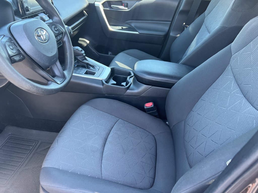 Used 2021 Toyota RAV4 XLE AWD/4WD image 10