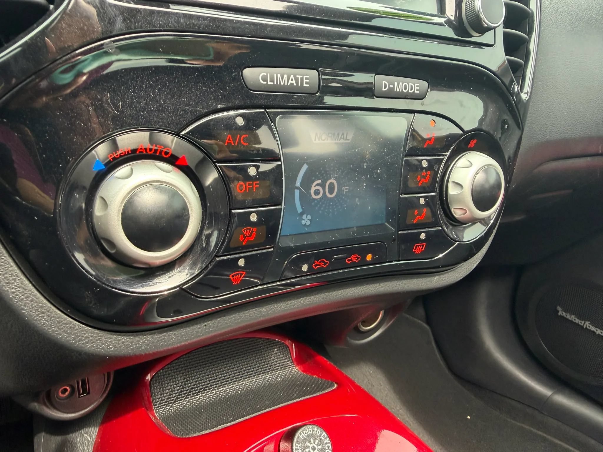 Used 2017 Nissan Juke SL w/ Interior Illumination Package AWD/4WD image 17