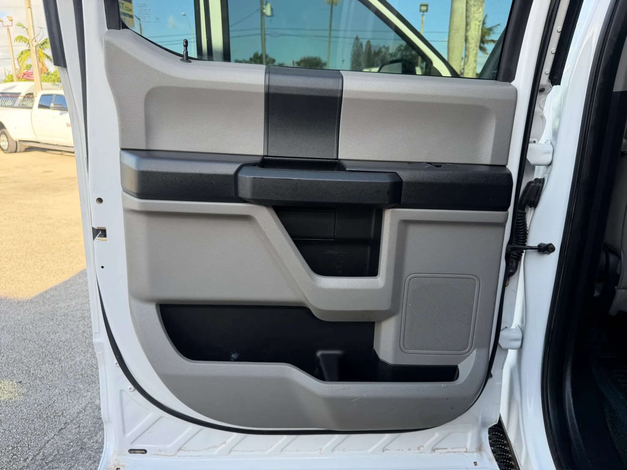 Used 2018 Ford F550 4x4 Crew Cab image 15