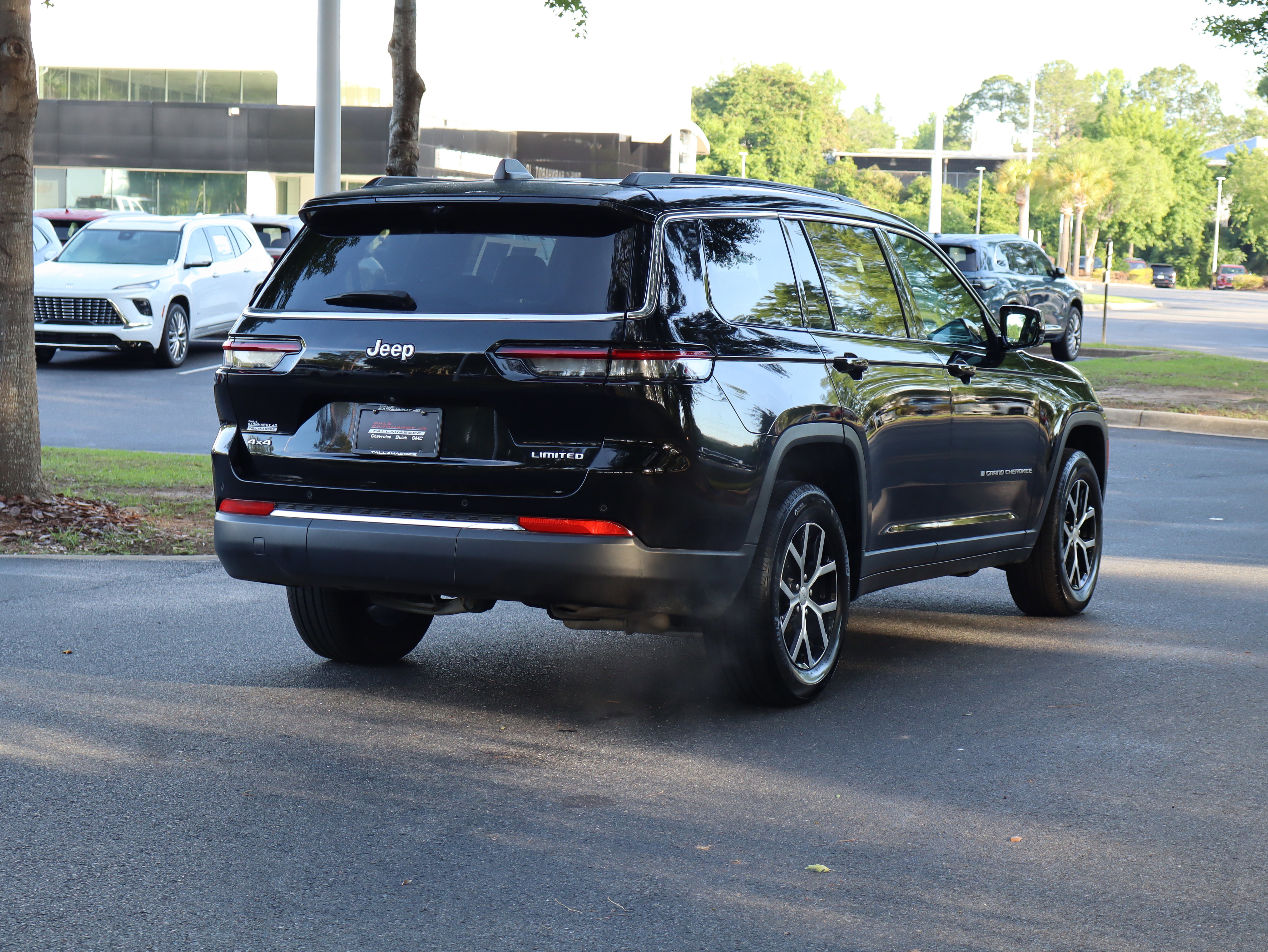 Used 2024 Jeep Grand Cherokee L Limited w/ Luxury Tech Group II AWD/4WD image 9