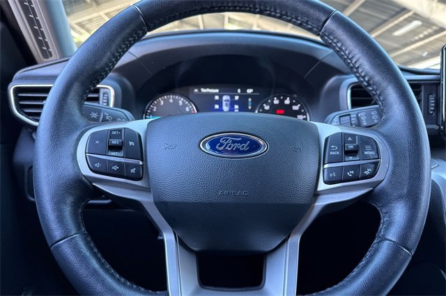 Used 2022 Ford Explorer XLT w/ Equipment Group 202A image 35