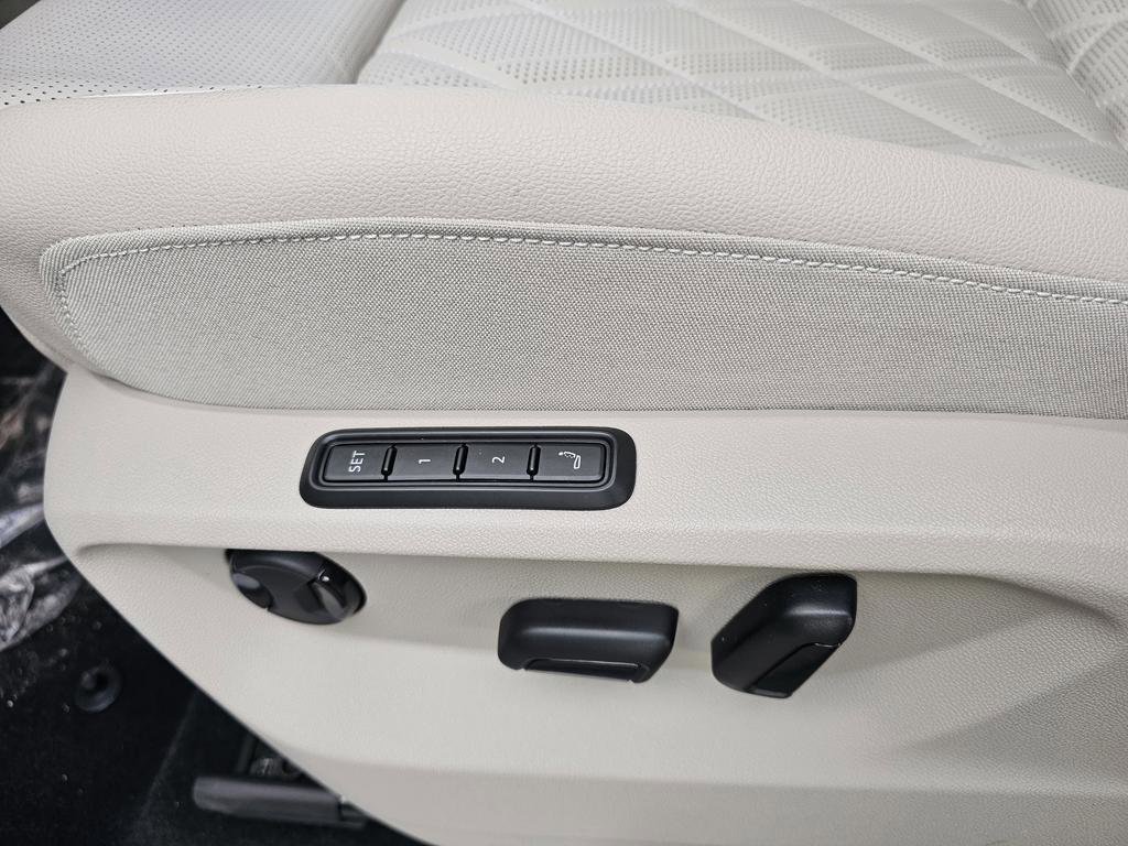 New 2026 Volkswagen Atlas SEL Premium R-Line AWD/4WD image 48