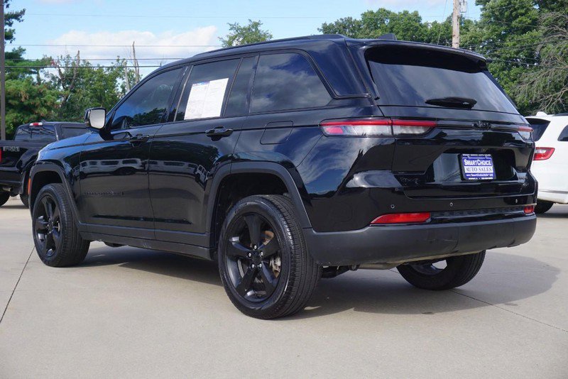 Used 2023 Jeep Grand Cherokee Limited w/ Black Appearance Package image 5