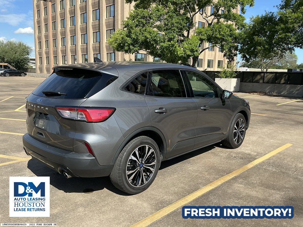 Used 2022 Ford Escape SE w/ SE Sport Appearance Package image 5