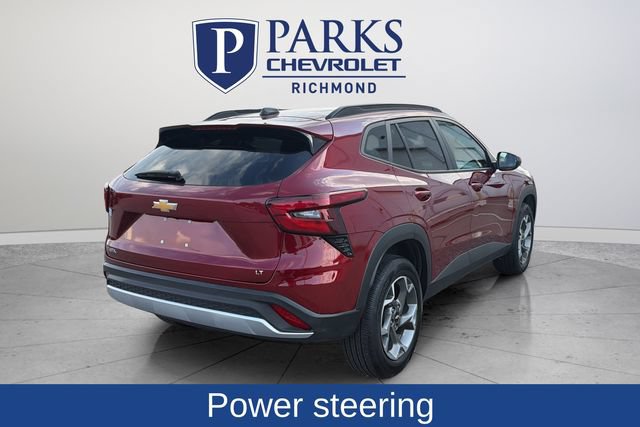 Used 2025 Chevrolet Trax LT FWD image 7