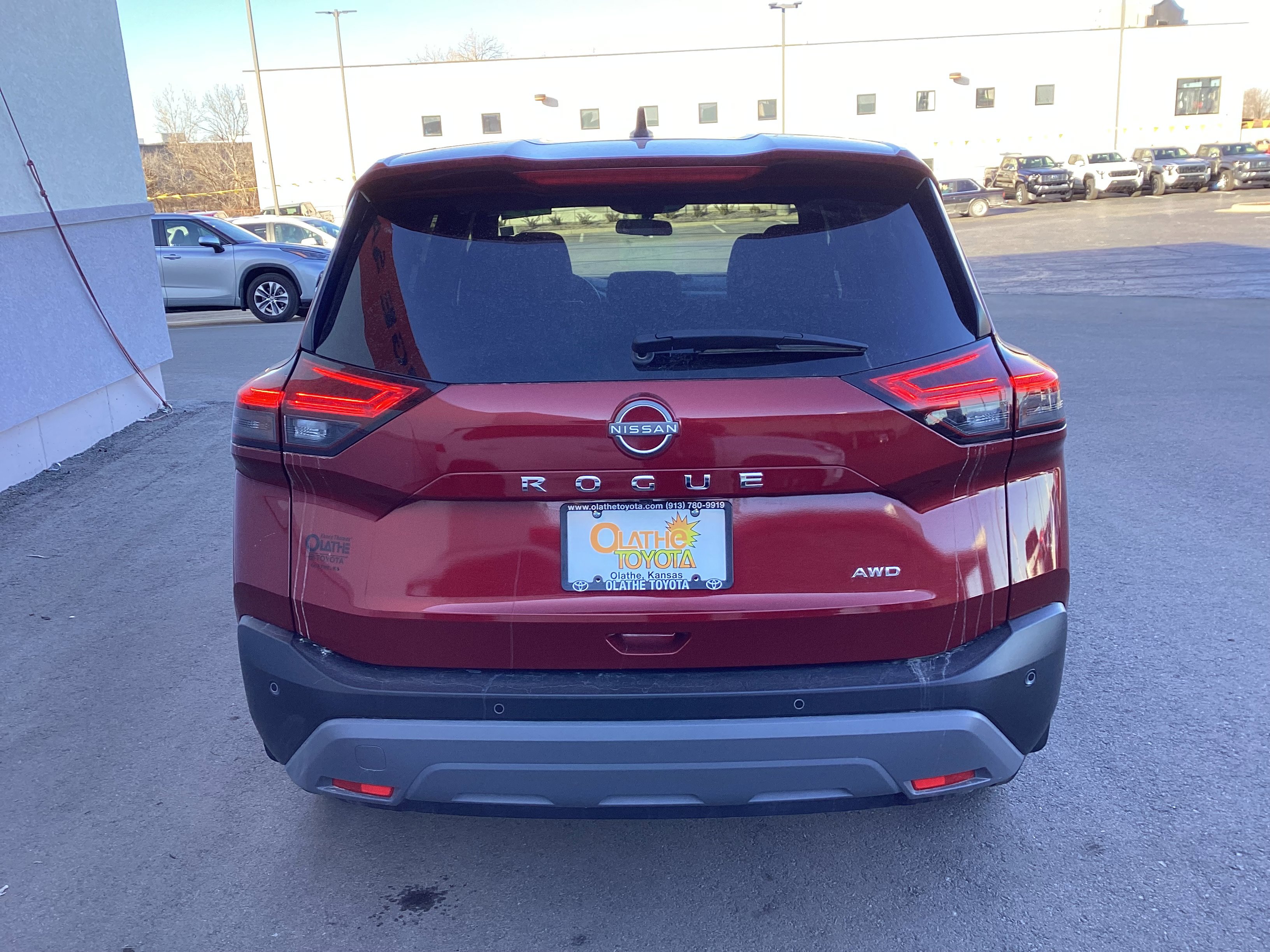 Used 2023 Nissan Rogue S image 6