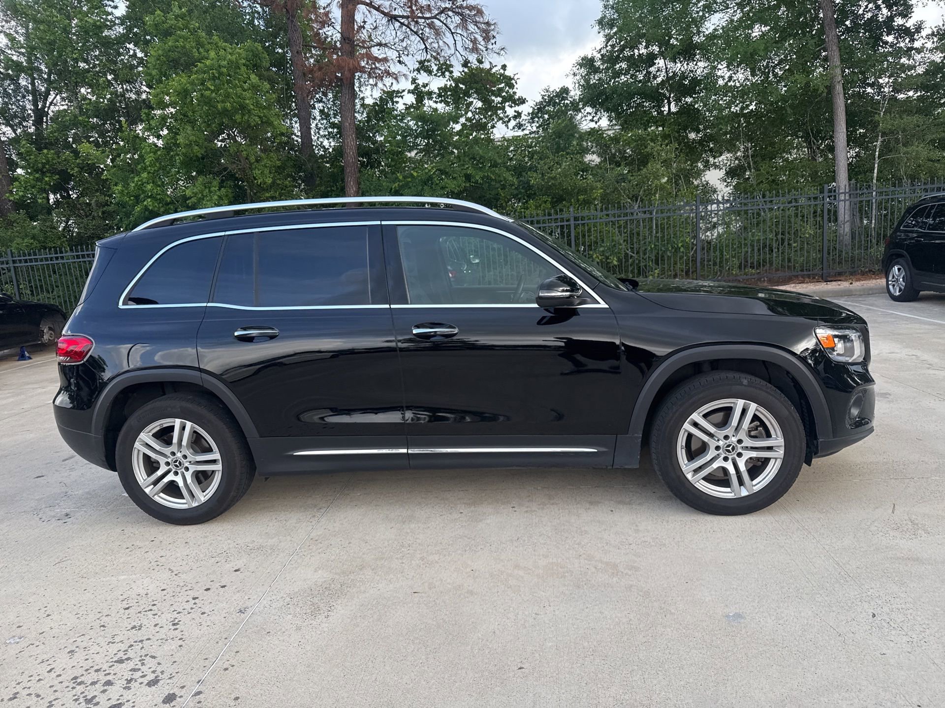 Used 2020 Mercedes-Benz GLB 250 image 3