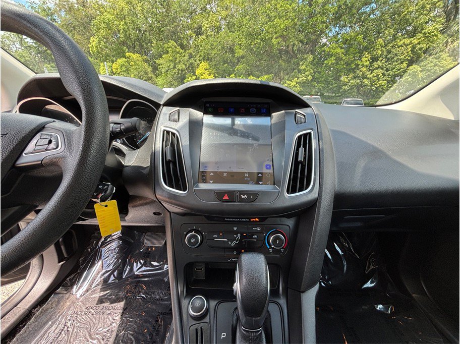 Used 2017 Ford Focus SE FWD image 11