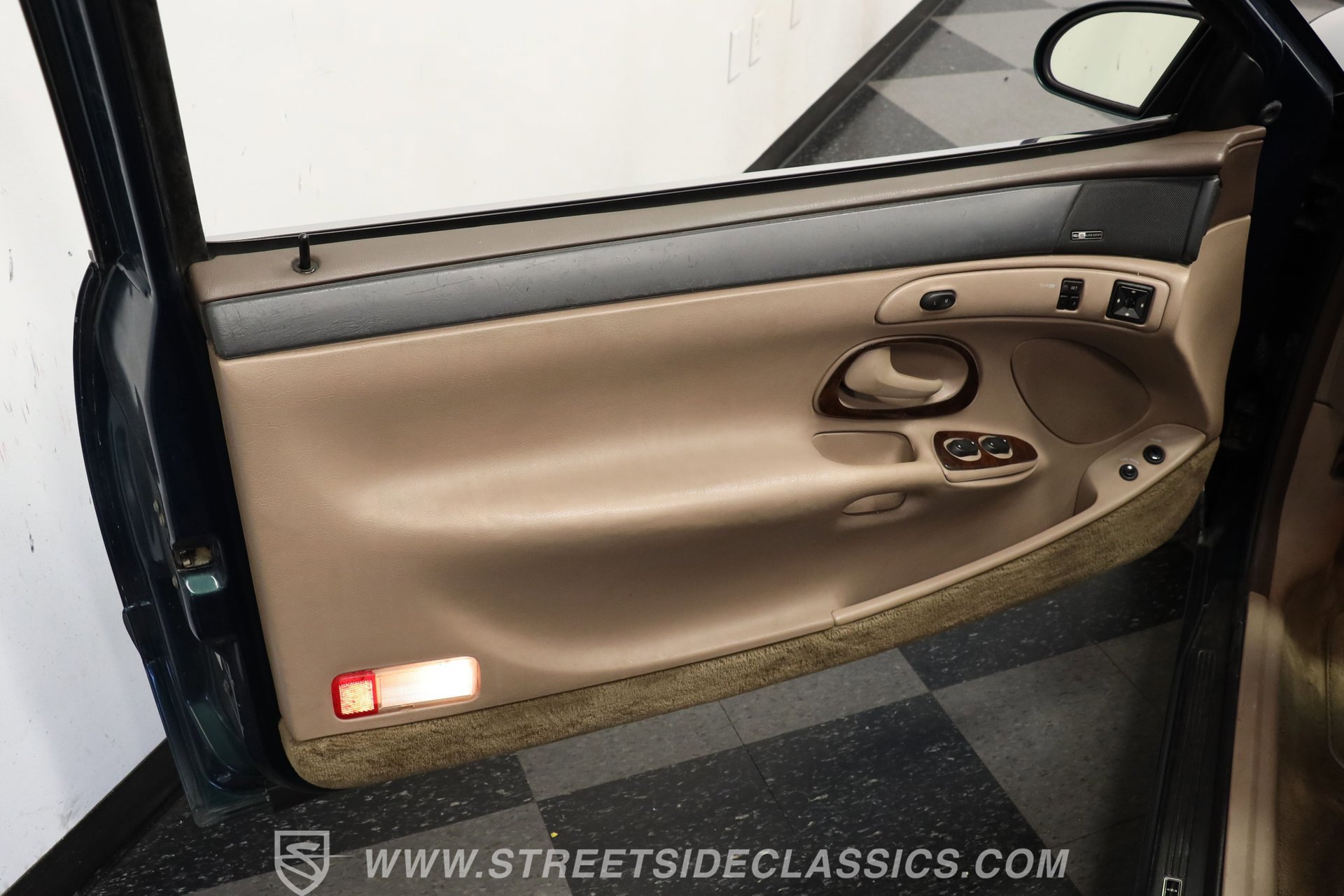 Used 1993 Lincoln Mark VIII image 33