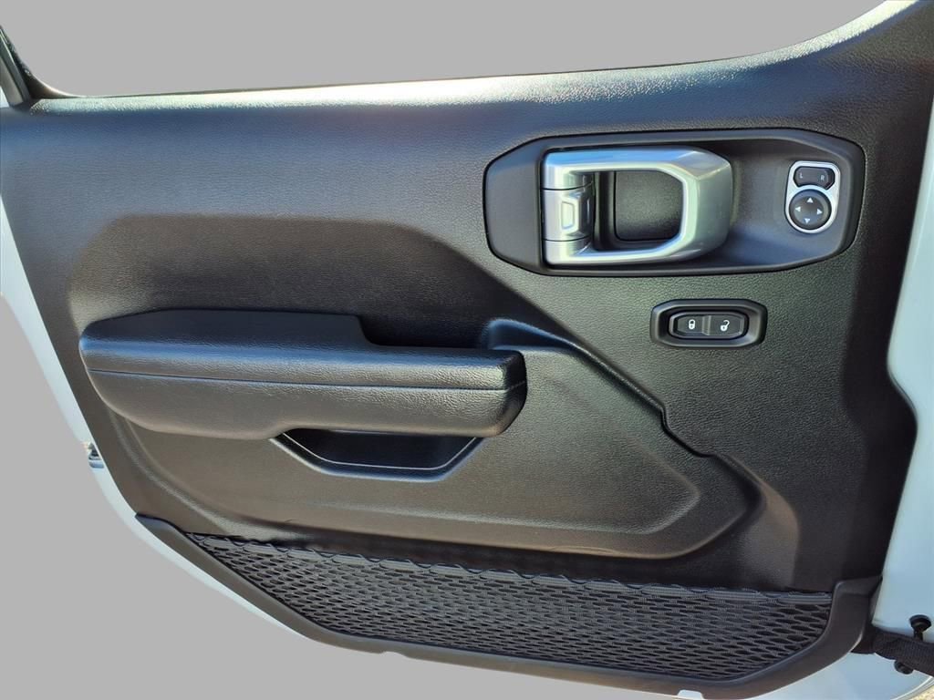 Used 2025 Jeep Wrangler Sport S image 16