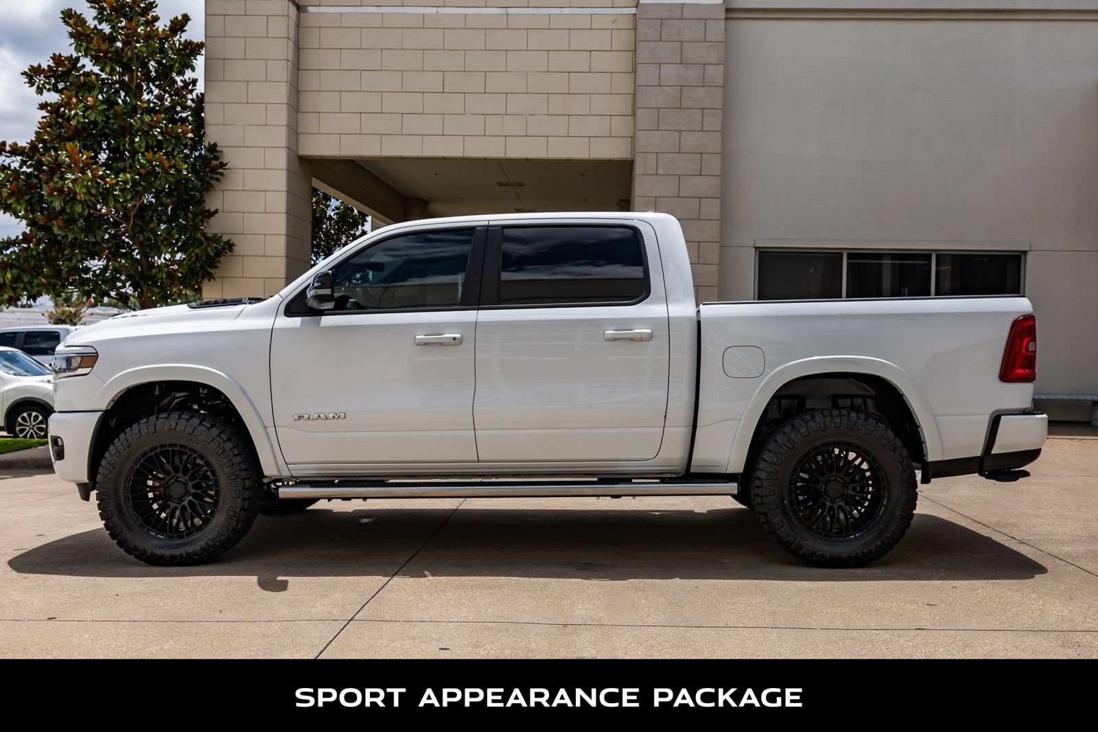 Used 2025 RAM 1500 Laramie w/ Sport Appearance Package AWD/4WD image 6