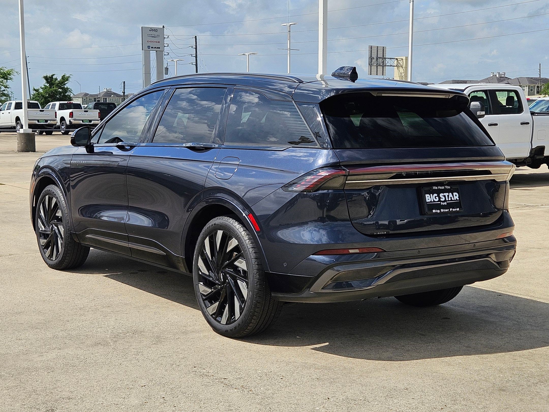 Used 2024 Lincoln Nautilus Reserve w/ Jet Appearance Package (87T) AWD/4WD image 6