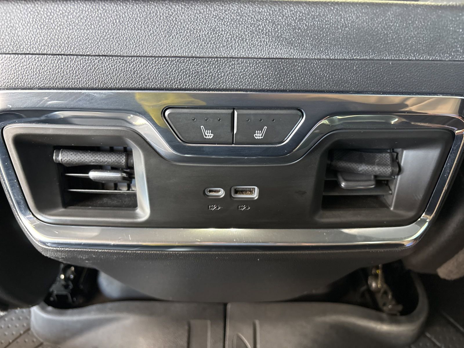 Used 2022 Chevrolet Silverado 1500 High Country w/ High Country Premium Package image 17