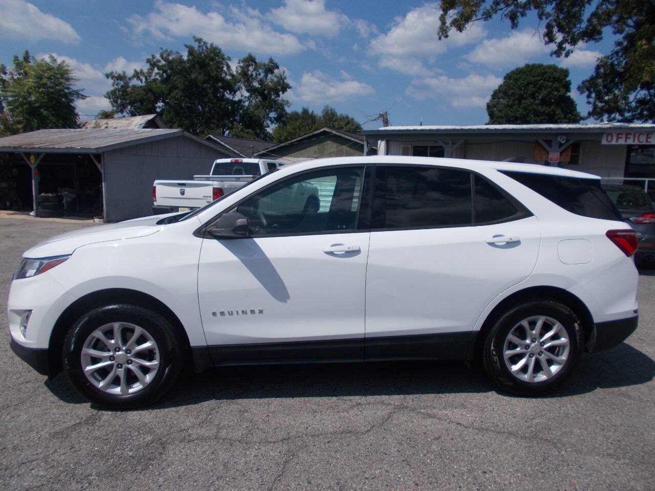 Used 2019 Chevrolet Equinox LS w/ LS Convenience Package AWD/4WD image 20