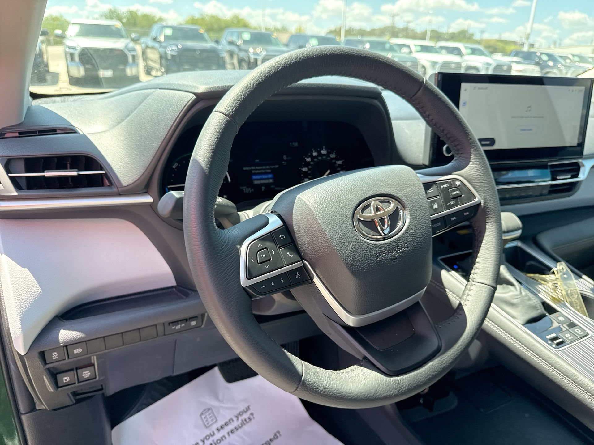 Used 2026 Toyota Sienna XLE FWD image 11