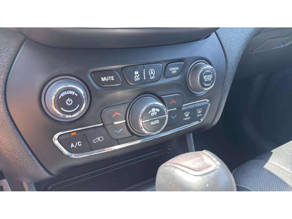 Used 2023 Jeep Cherokee Altitude Lux AWD/4WD image 21