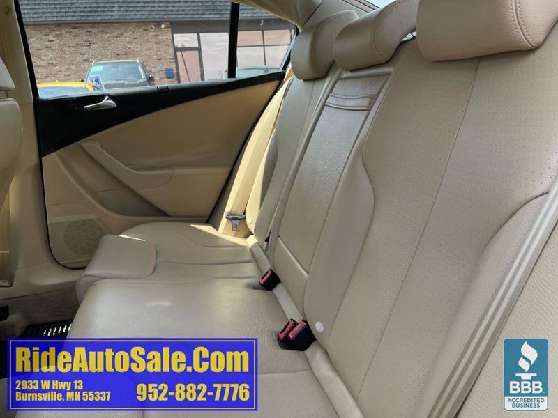 Used 2009 Volkswagen Passat Komfort FWD image 12