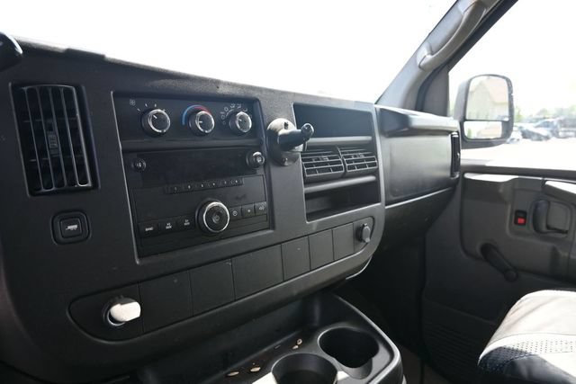 Used 2009 GMC Savana 3500 RWD image 16