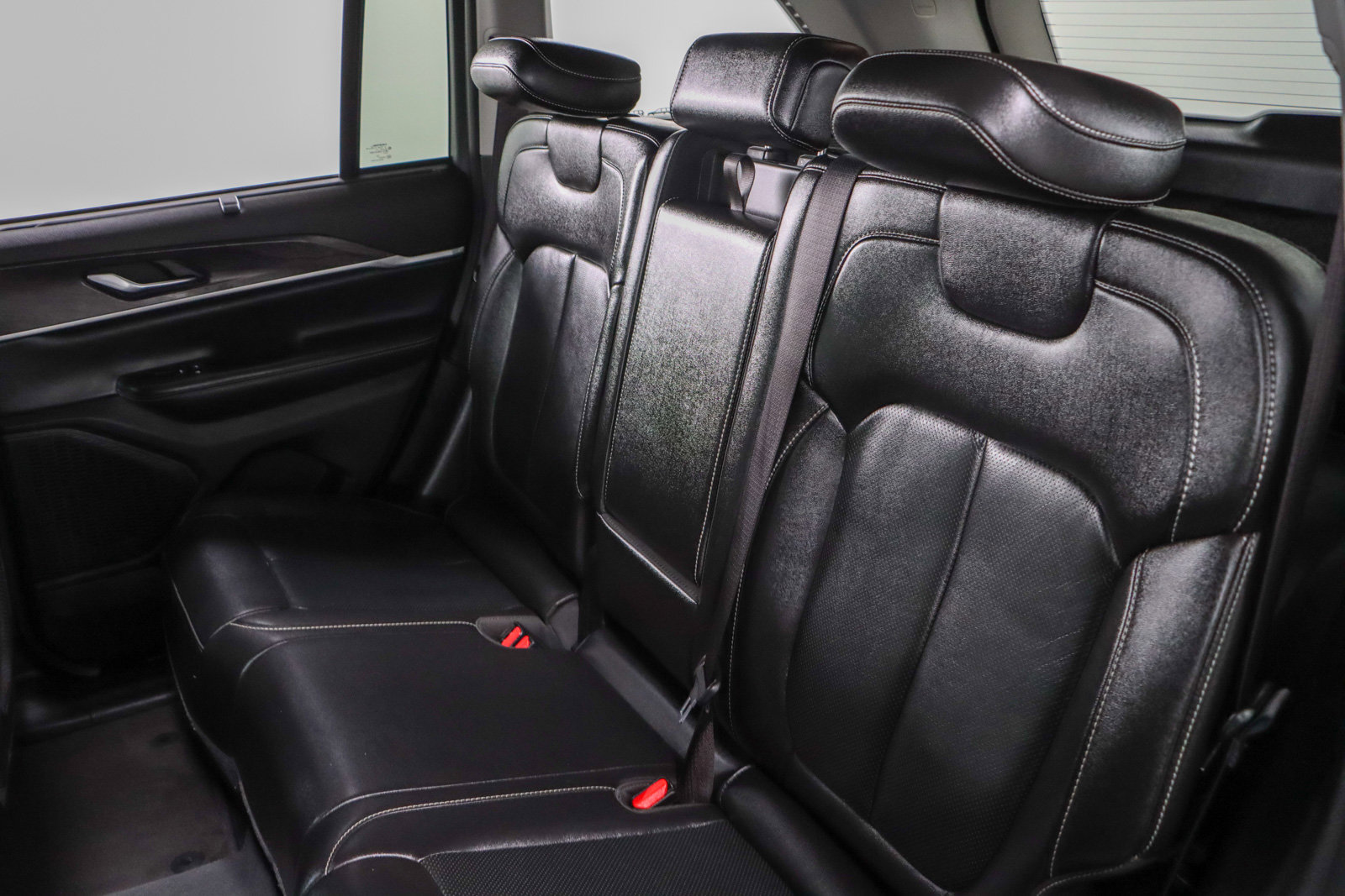 Used 2023 Jeep Grand Cherokee Limited w/ Luxury Tech Group II image 25