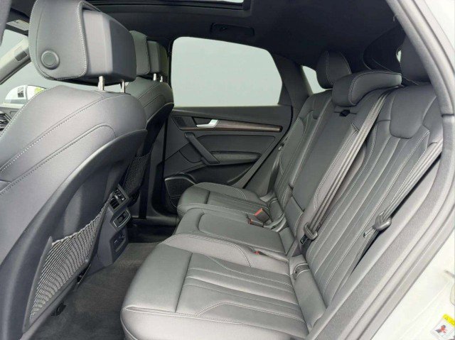 Certified 2025 Audi Q5 2.0T Premium Plus w/ Premium Plus Package AWD/4WD image 22
