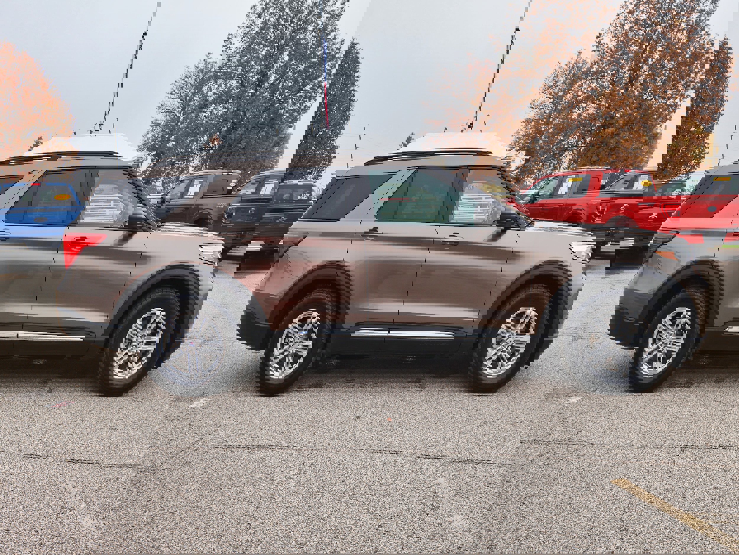 Used 2021 Ford Explorer XLT w/ Equipment Group 202A image 6