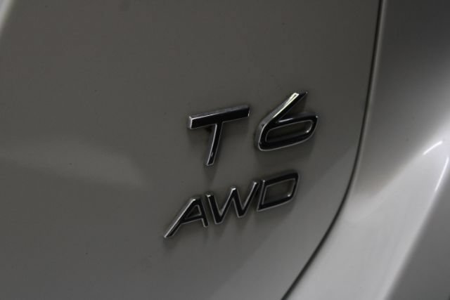 Used 2017 Volvo XC60 T6 Dynamic w/ Preferred Option Package AWD/4WD image 9