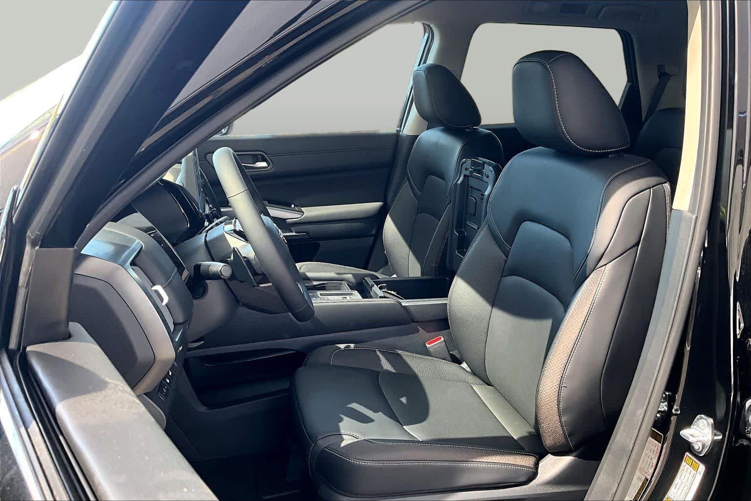 New 2026 Nissan Pathfinder SL FWD image 15
