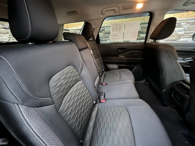 Used 2025 Nissan Pathfinder SV AWD/4WD image 35