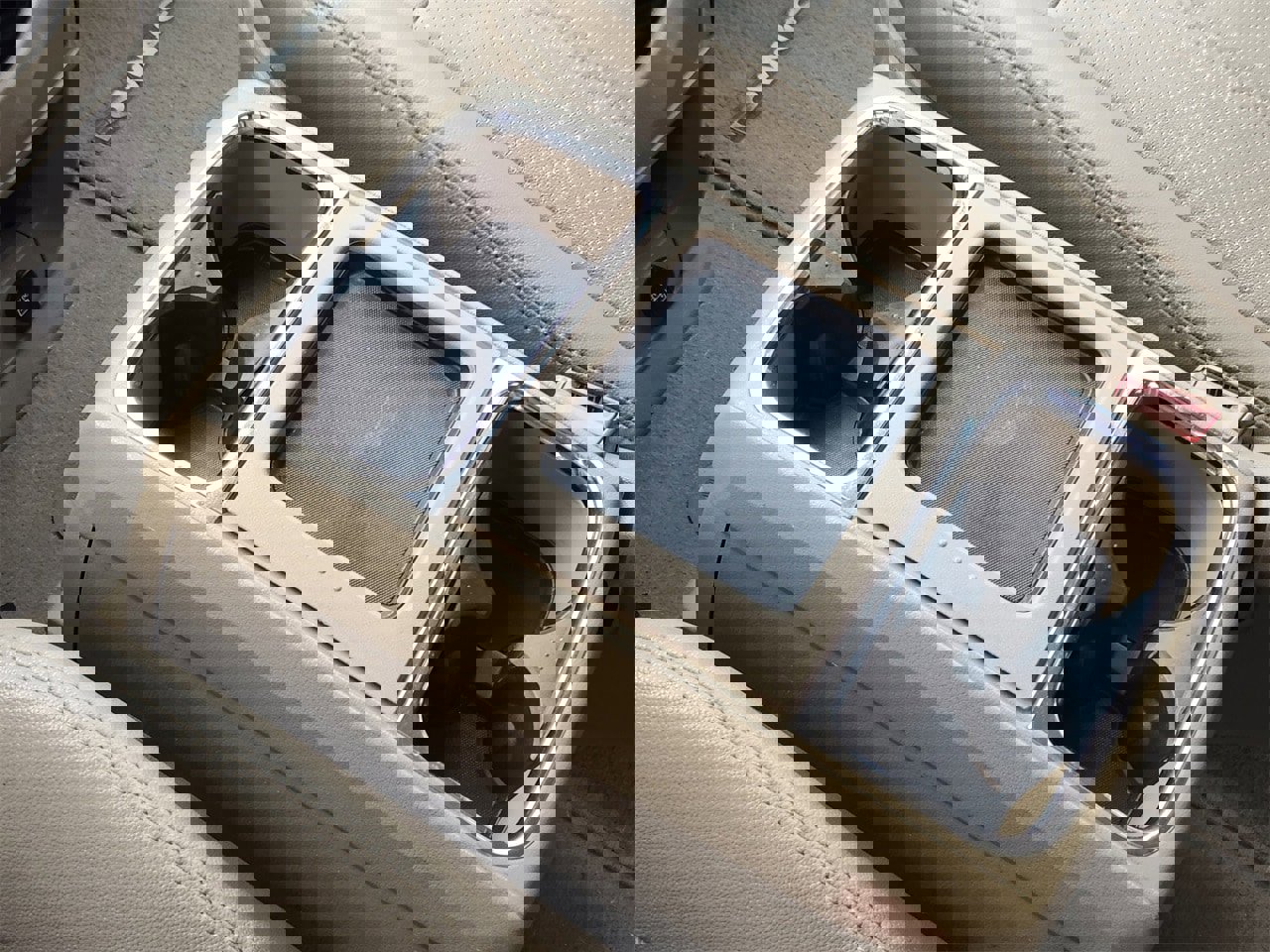 Used 2011 Chrysler Town & Country Touring-L image 19