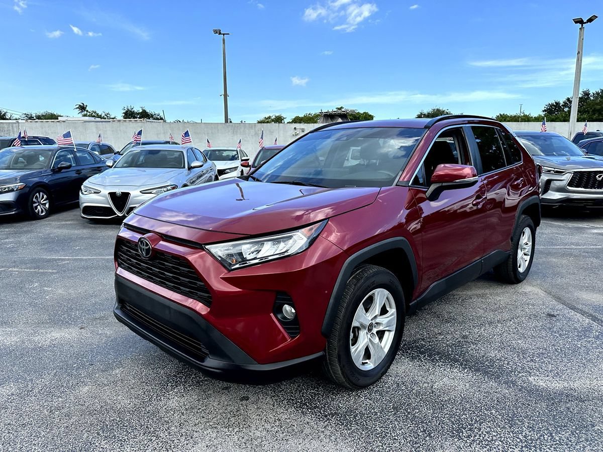 Used 2021 Toyota RAV4 XLE w/ Convenience Package FWD image 9