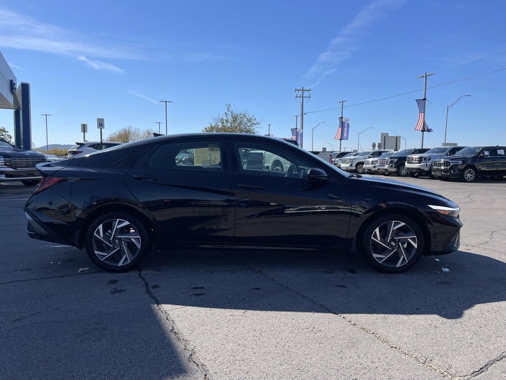 Used 2025 Hyundai Elantra Sport image 8