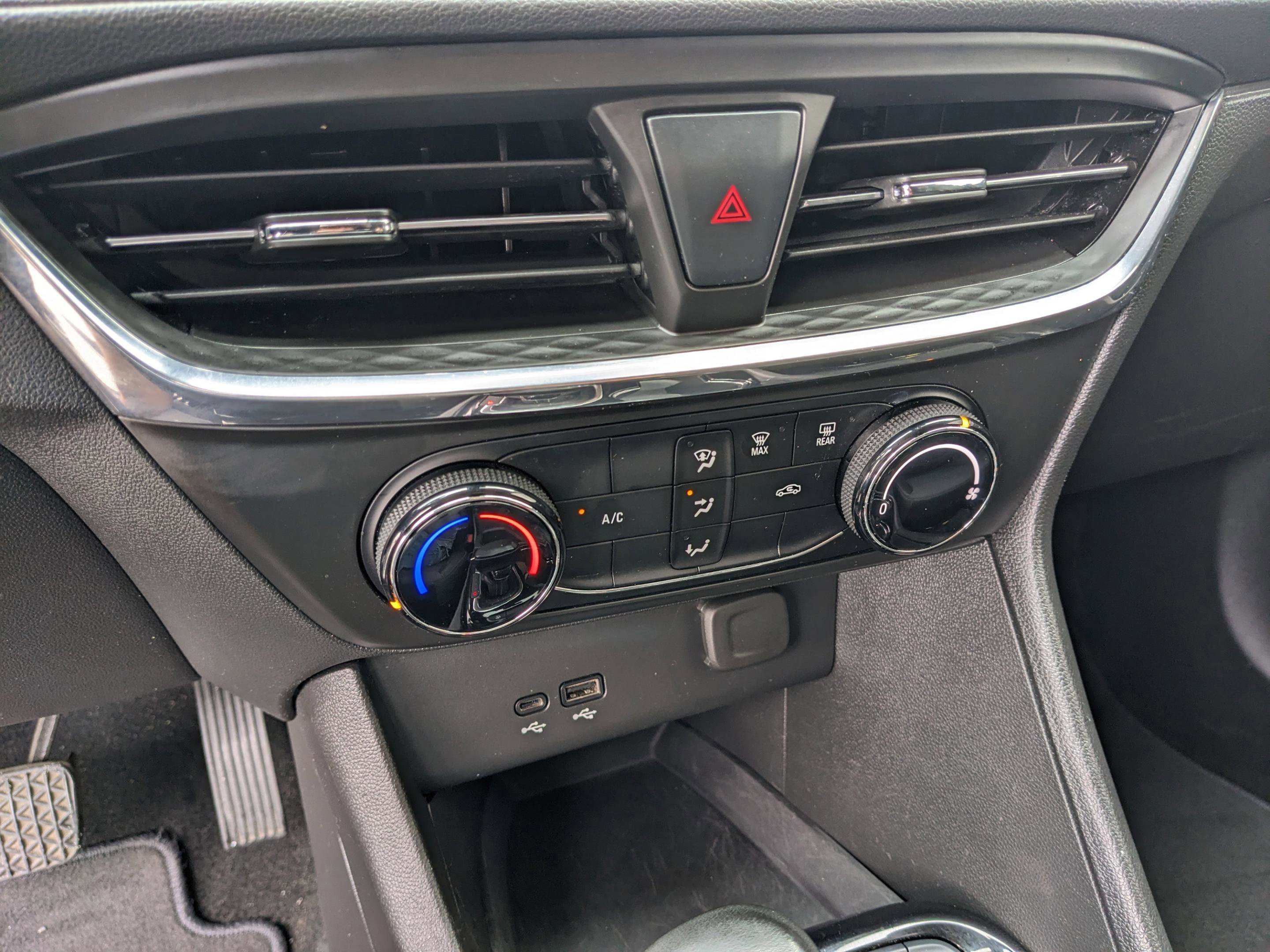 Used 2025 Buick Encore GX Preferred image 21