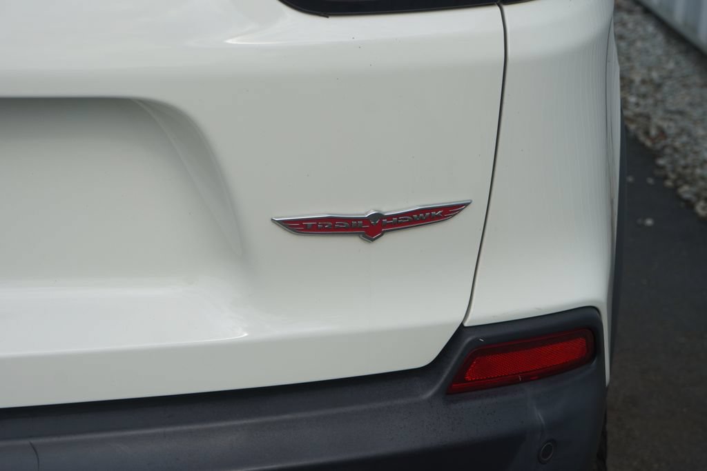 Used 2019 Jeep Cherokee Trailhawk w/ Cold Weather Group AWD/4WD image 8