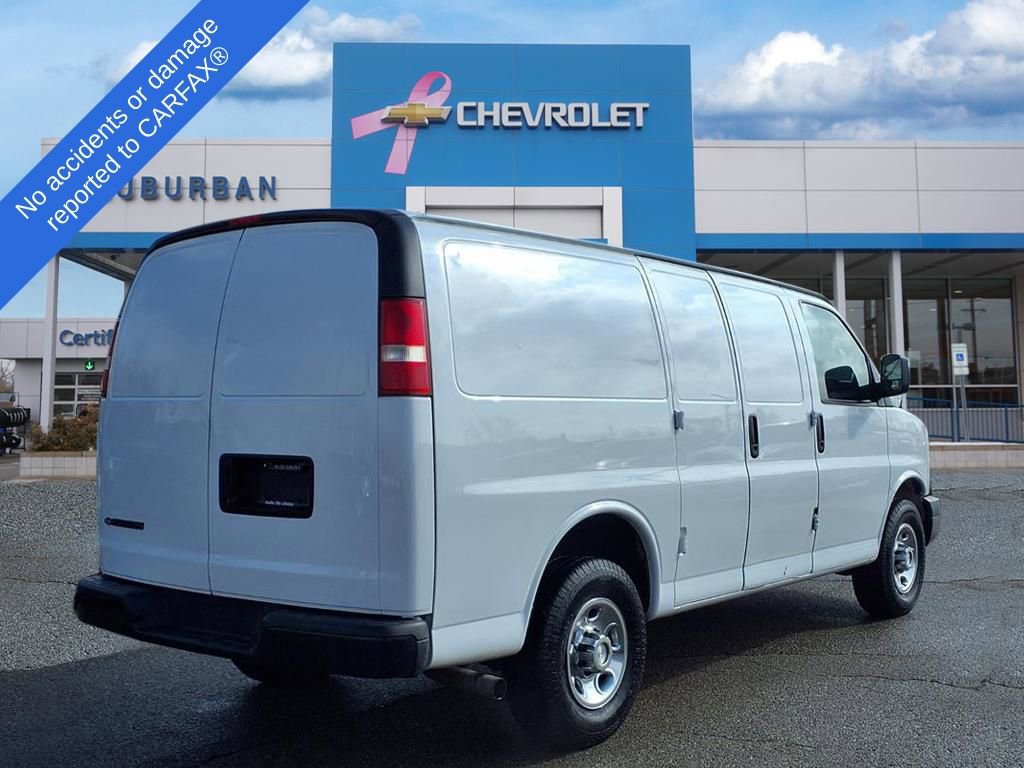 Used 2018 Chevrolet Express 3500 w/ Driver Convenience Package image 5