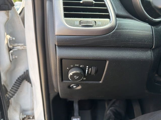 Used 2019 Jeep Grand Cherokee Laredo AWD/4WD image 14
