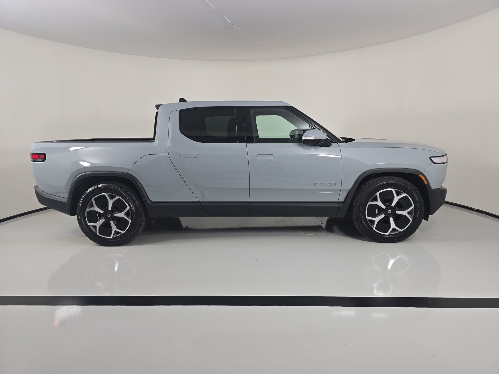 Used 2024 Rivian R1T Adventure Dual AWD/4WD image 6