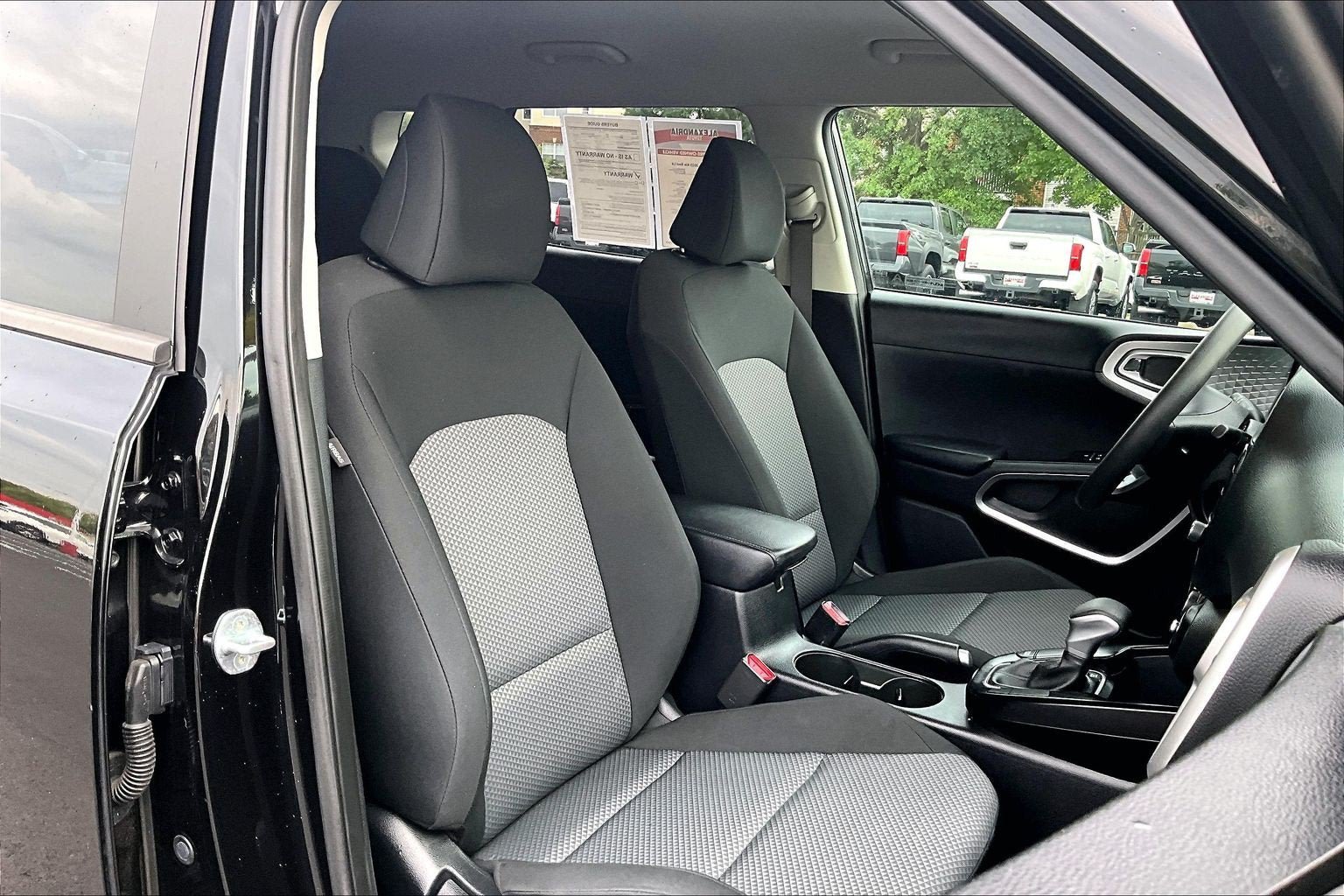 Used 2023 Kia Soul LX w/ LX Technology Package FWD image 7
